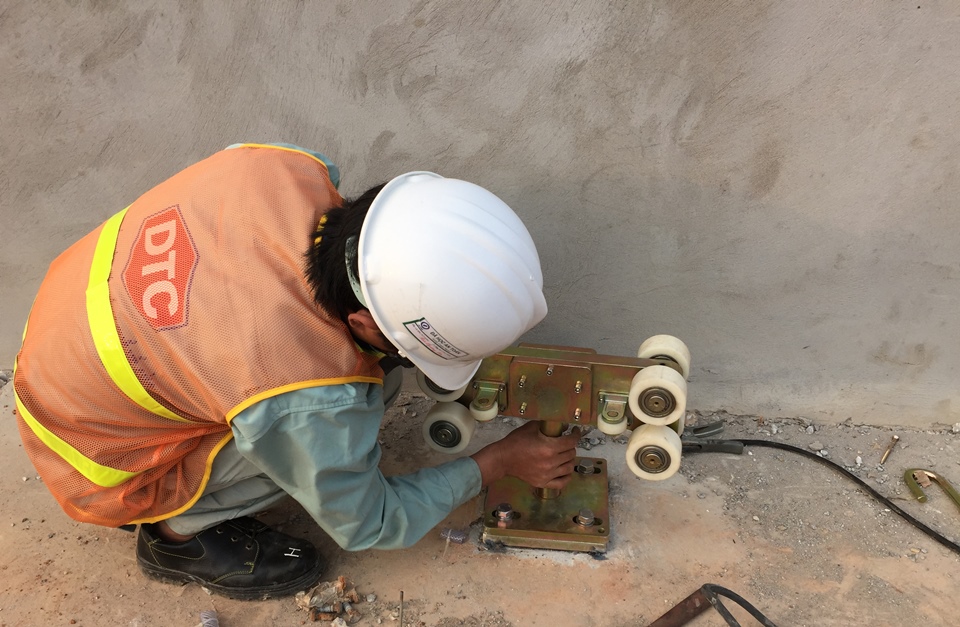 cổng xếp trượt hợp kim nhôm B802