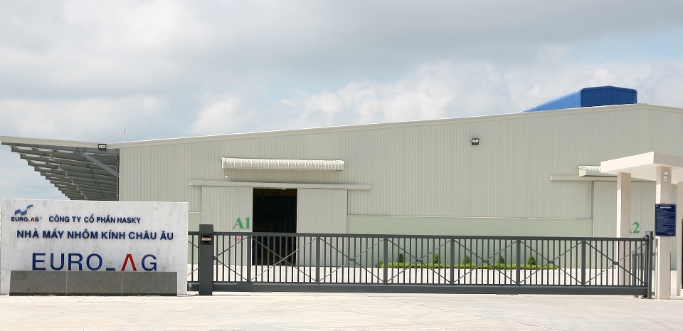 cổng xếp trượt hợp kim nhôm B802