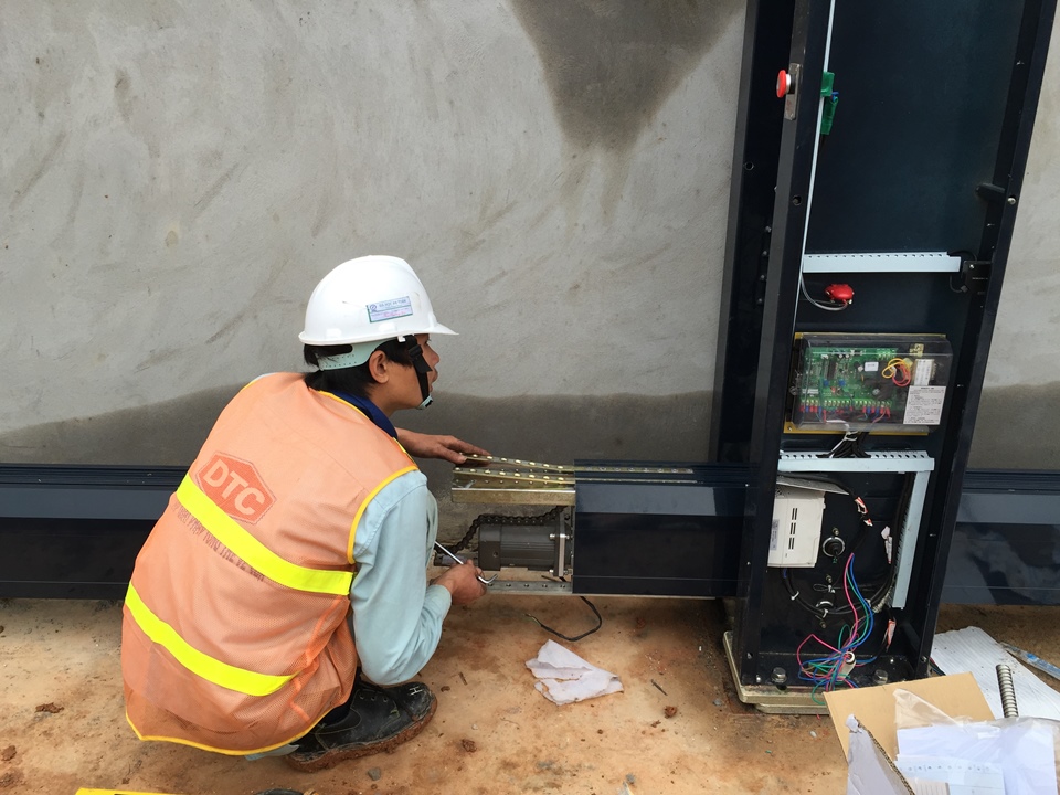 cổng xếp trượt hợp kim nhôm B802
