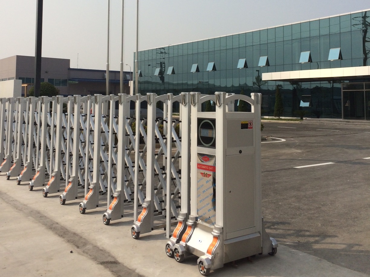 B&aacute;o gi&aacute; cổng xếp hợp kim nh&ocirc;m tự động điện 1