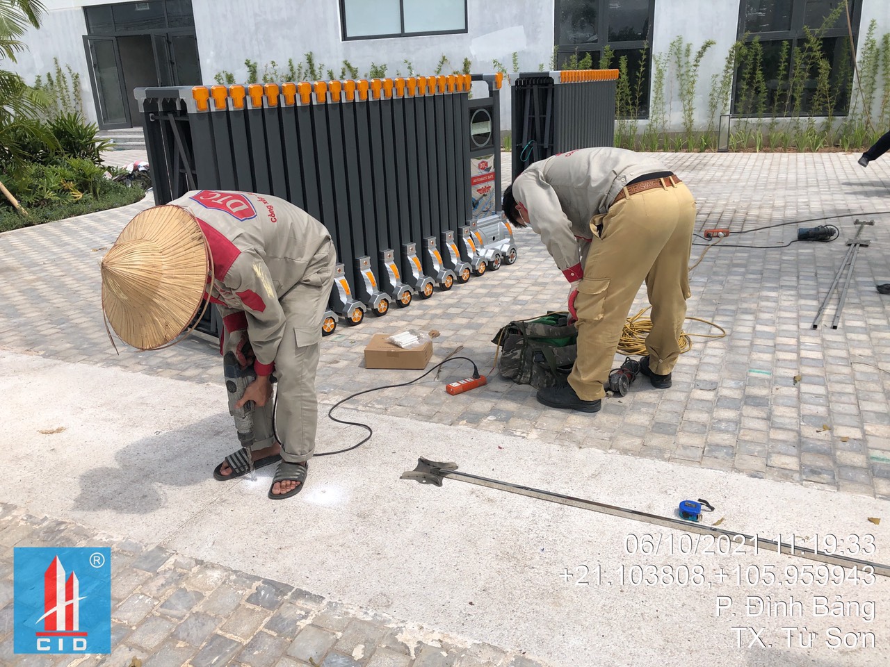 B&aacute;o gi&aacute; cổng xếp hợp kim nh&ocirc;m tư động điện 2