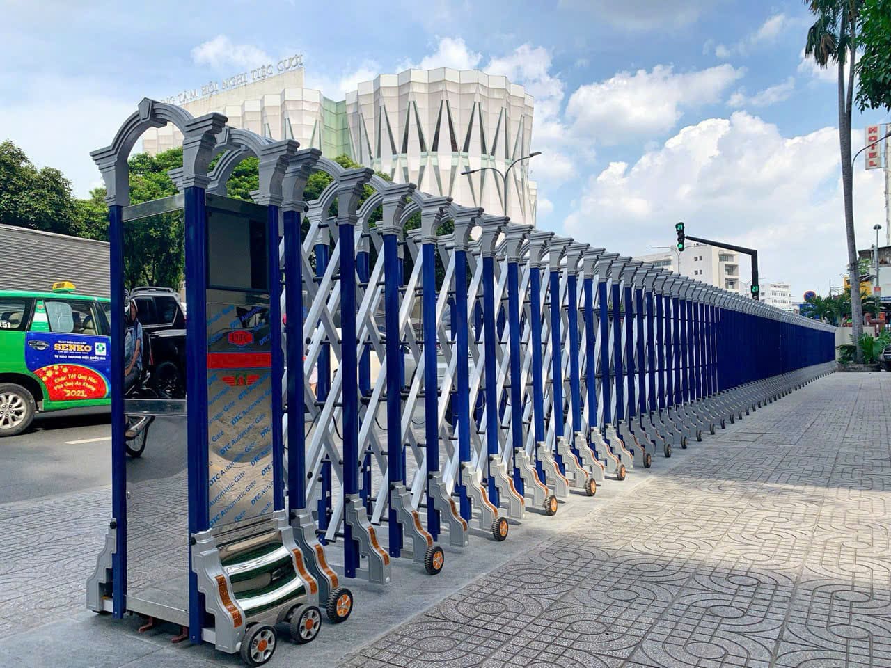 B&aacute;o gi&aacute; cổng xếp điện