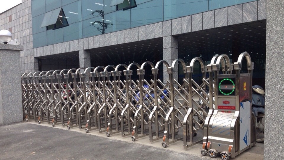 B&aacute;o gi&aacute; cổng xếp inox tự động