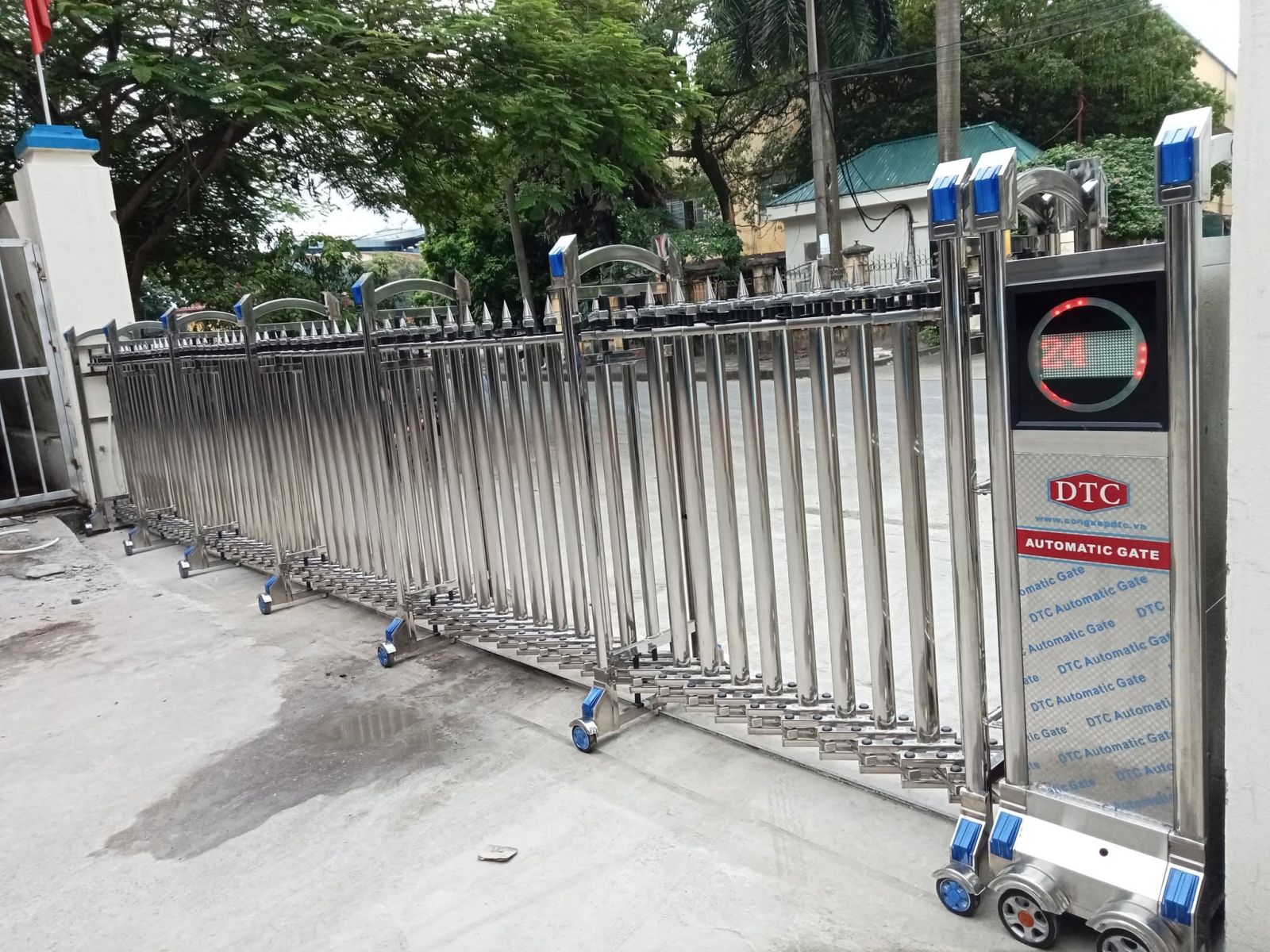 cổng xếp tự động