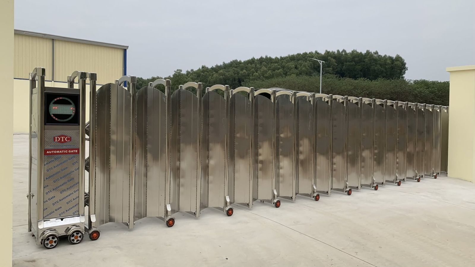 cổng xếp dtc