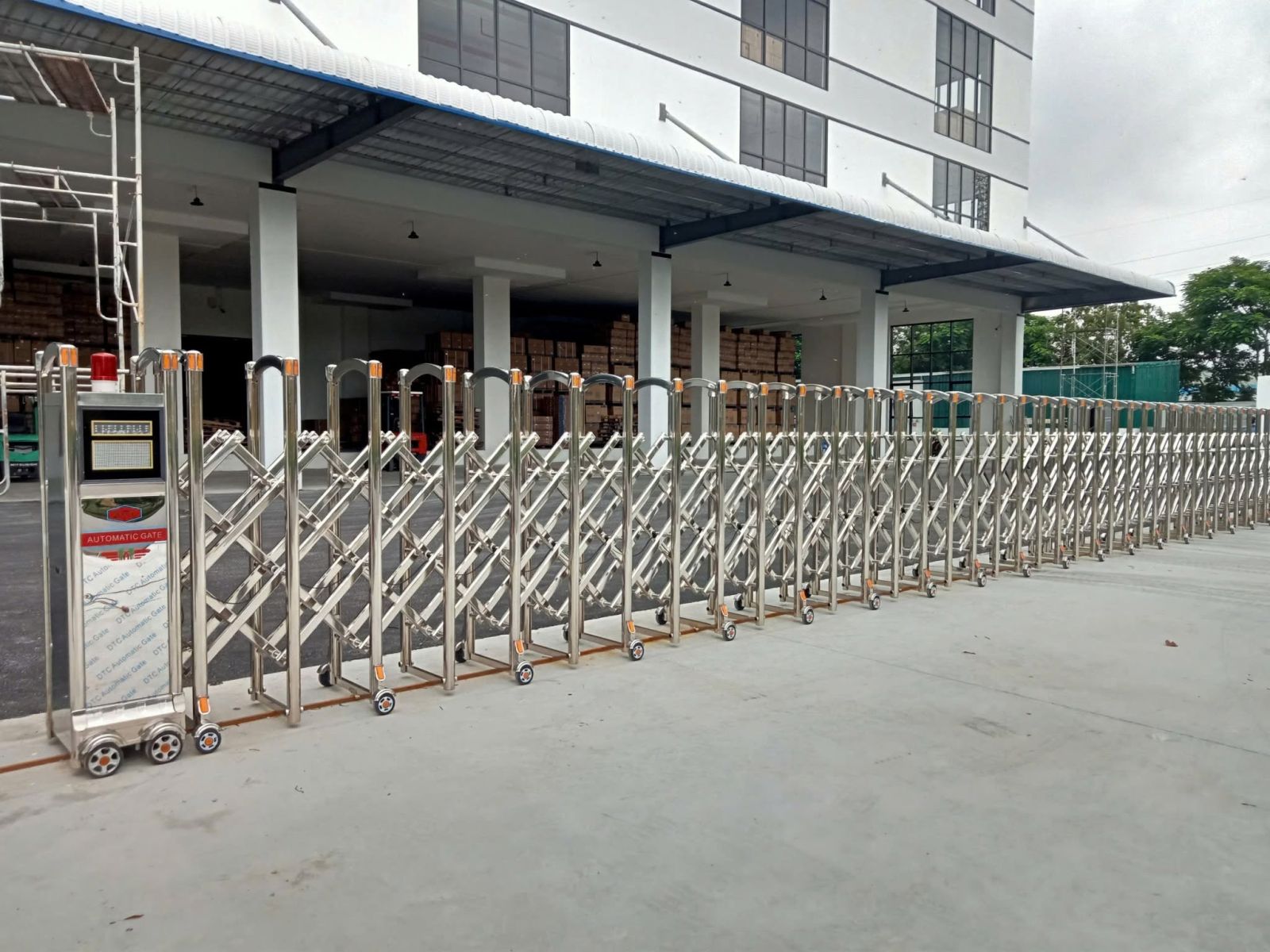 cổng xếp co gi&atilde;n