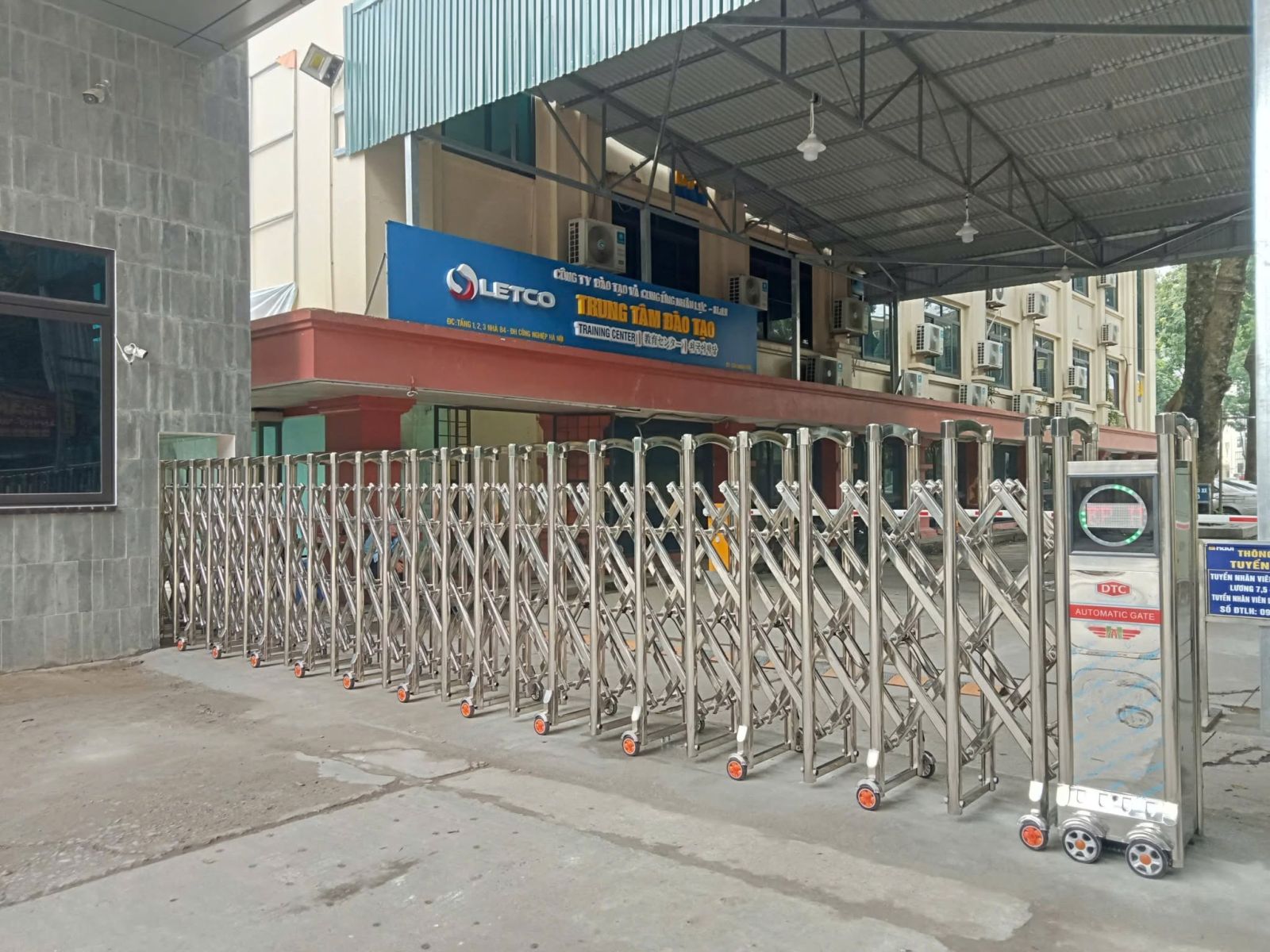 b&aacute;o gi&aacute; cổng xếp