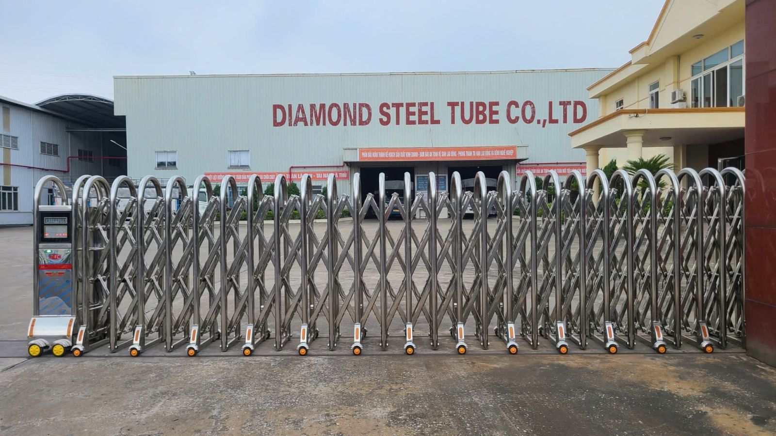 cổng xếp c&ocirc;ng ty