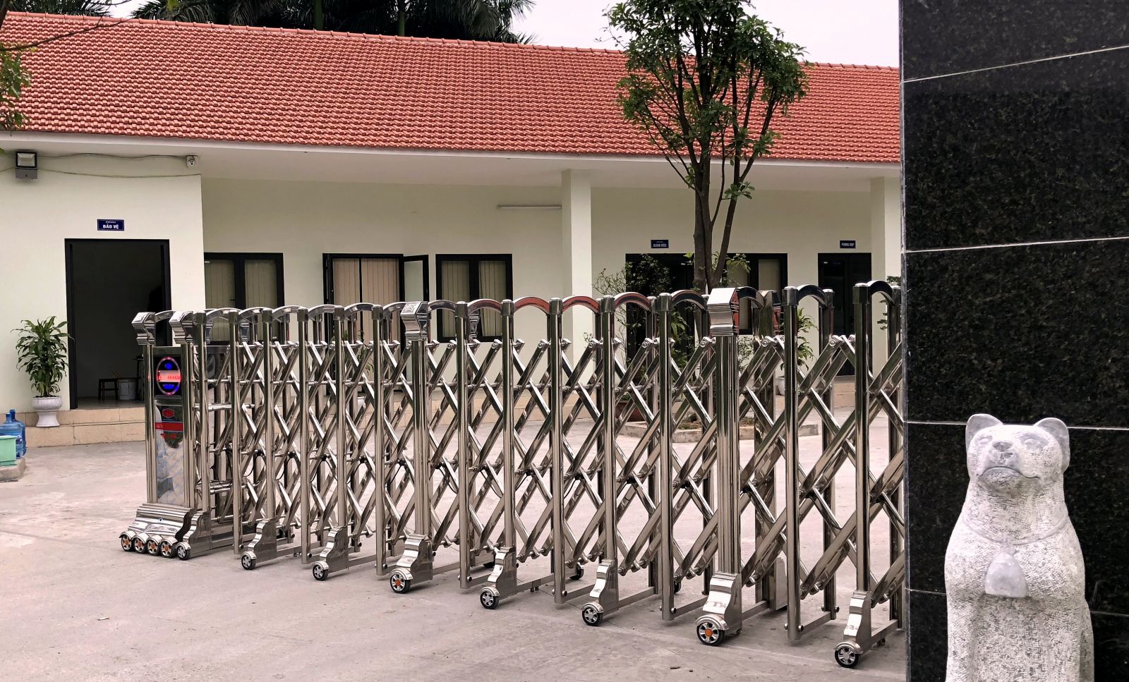 cổng xếp inox 304 tại hà nội 2