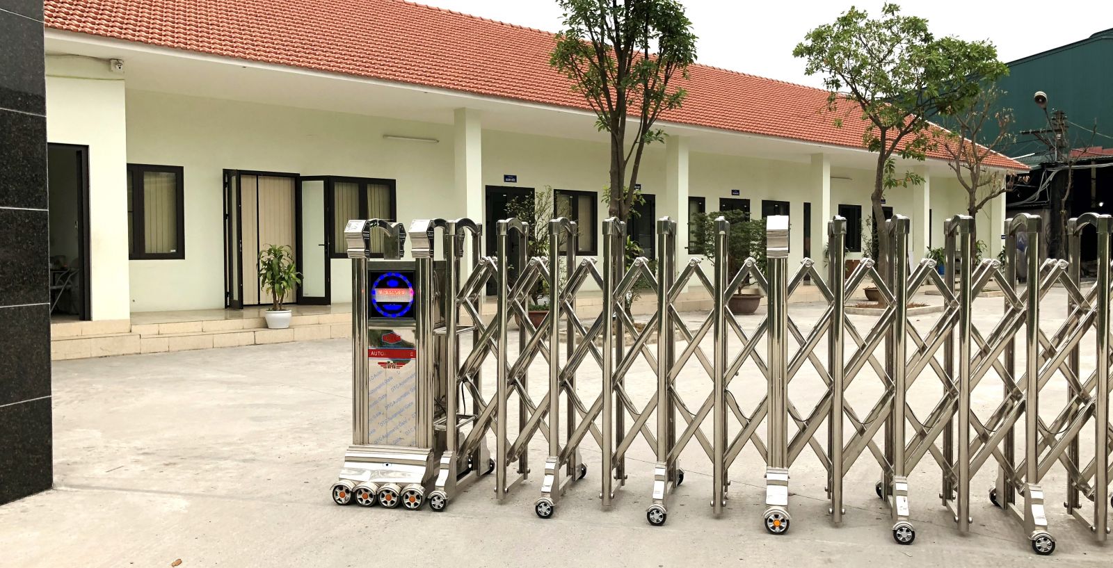 cổng xếp inox 304 tại hà nội 3