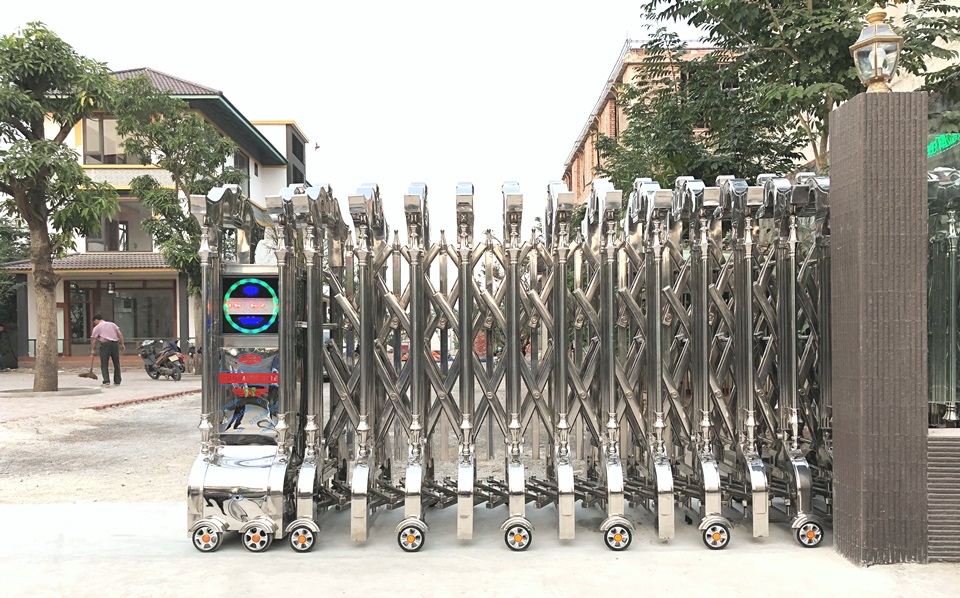 cổng xếp inox dtc d-815 1