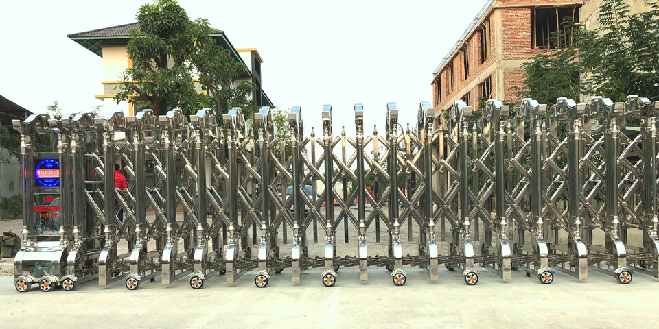 cổng xếp inox dtc d-815 4