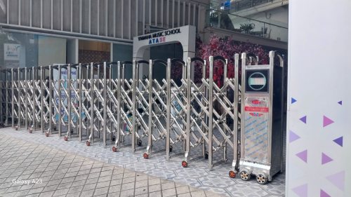 So Sánh Cổng Xếp Inox 304 Và Inox 201: Nên Chọn Loại Nào Cho Công Trình?